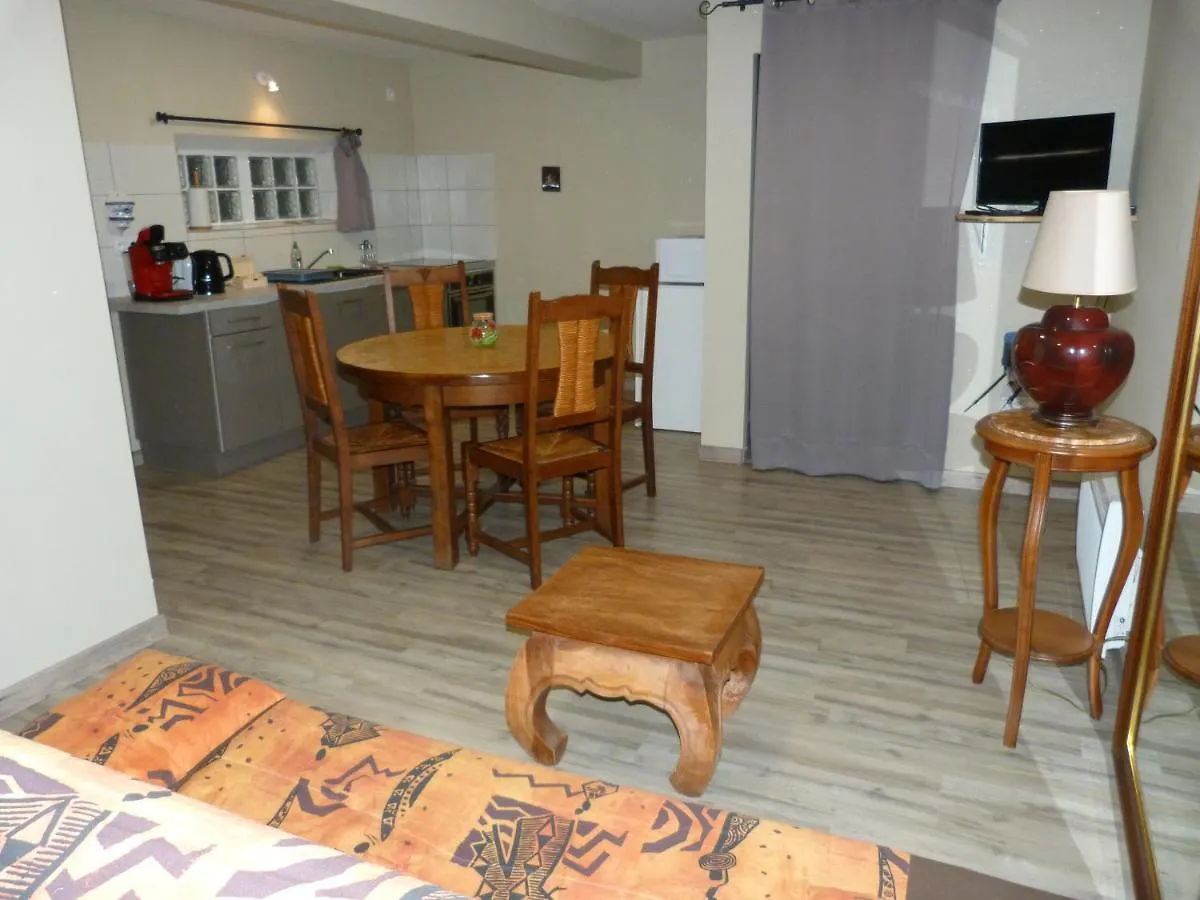 Chambre D'Hotes Cadravals Belcastel Aveyron 0*, ベルカステル フランス